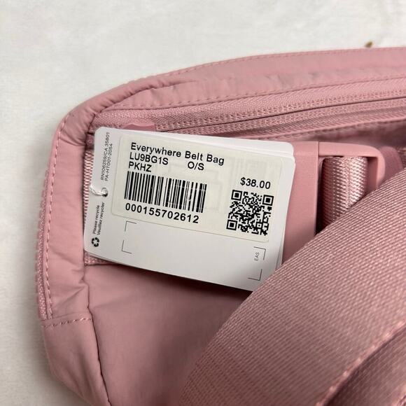 Lululemon Everywhere Belt Bag 1L in Pink Haze Strap NWT with Company Logo - Picture 6 of 7